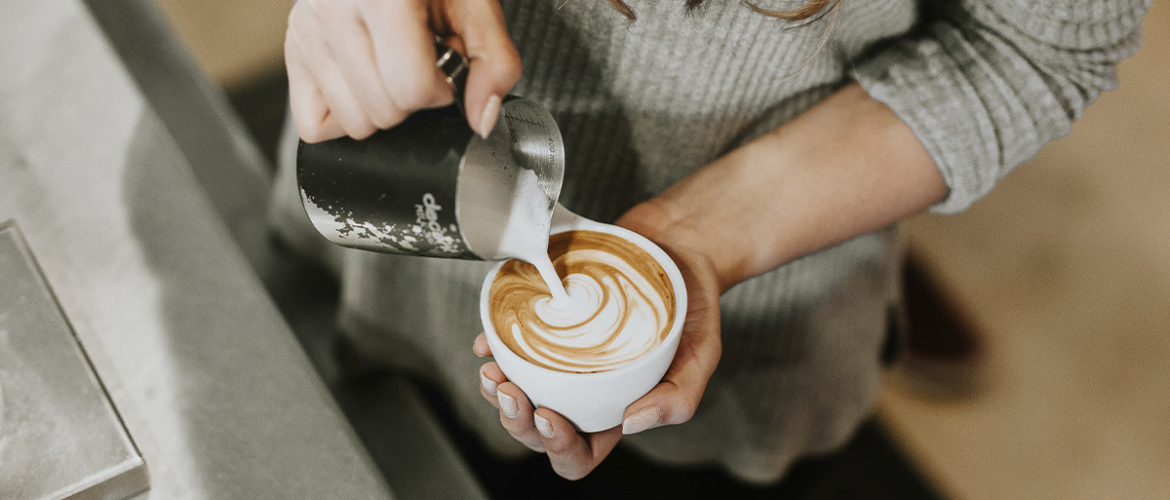 Não faltam ótimas opções de cafeterias em Pelotas, seja para quem quer sentar e ler um livro, seja para pegar um café para levar no meio da correria do dia.