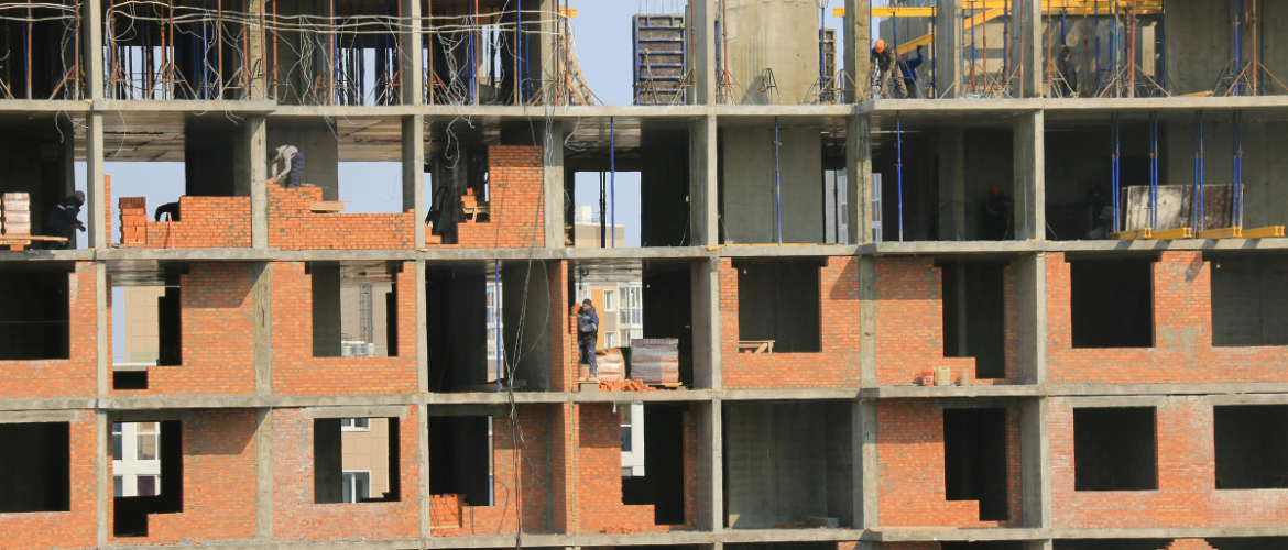 imagem de um prédio em construção